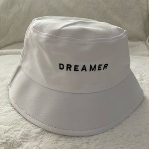 DREAMER white and black bucket hat